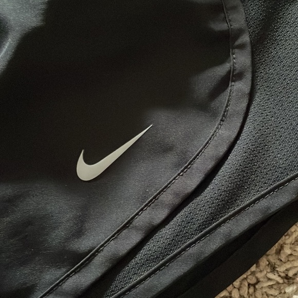 Black Nike shorts - Picture 3 of 4
